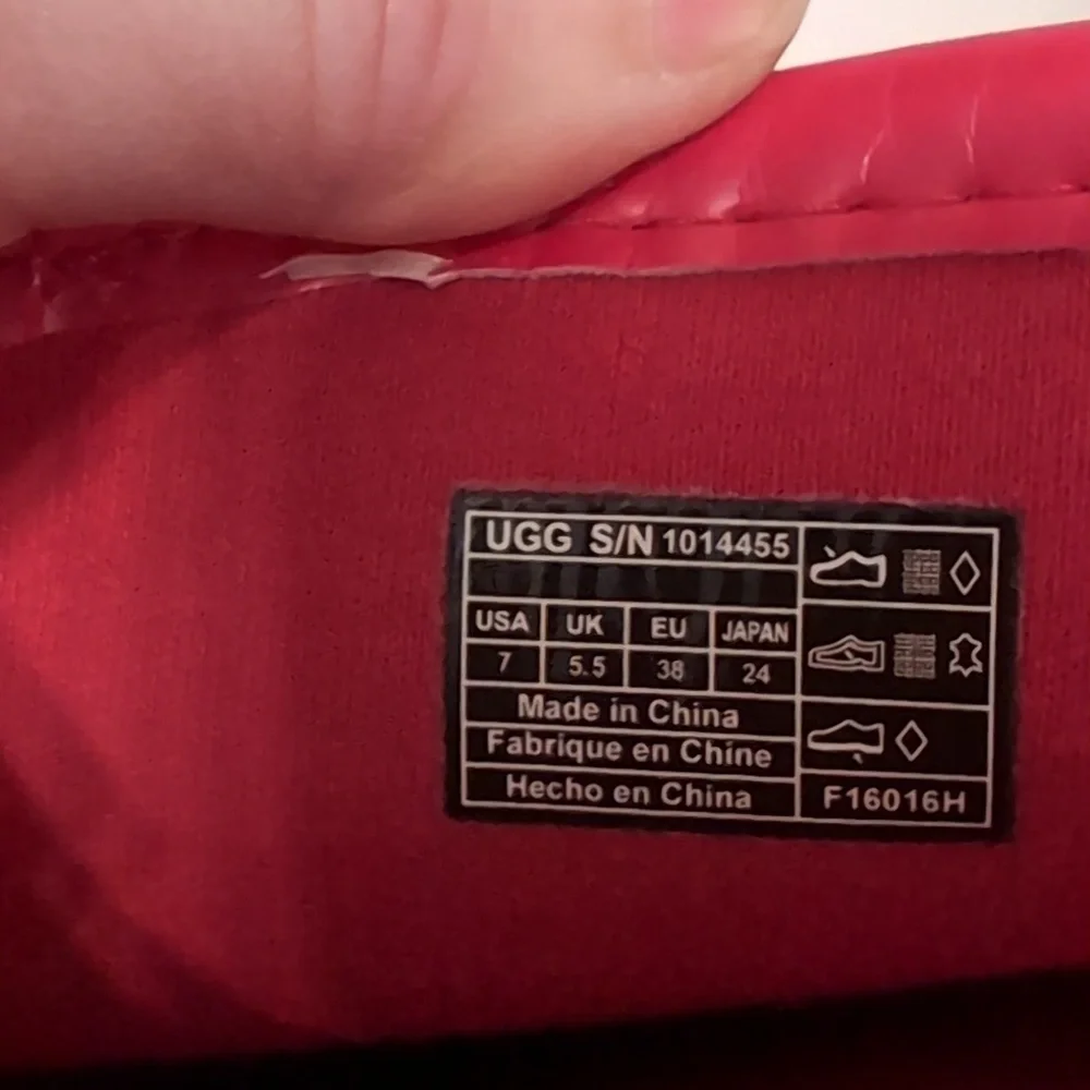 UGG Australia Wendell Reignfall Red on Red Lined Women’s US 7